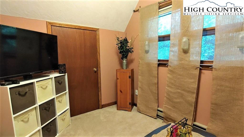 Image number 10 for the current listing