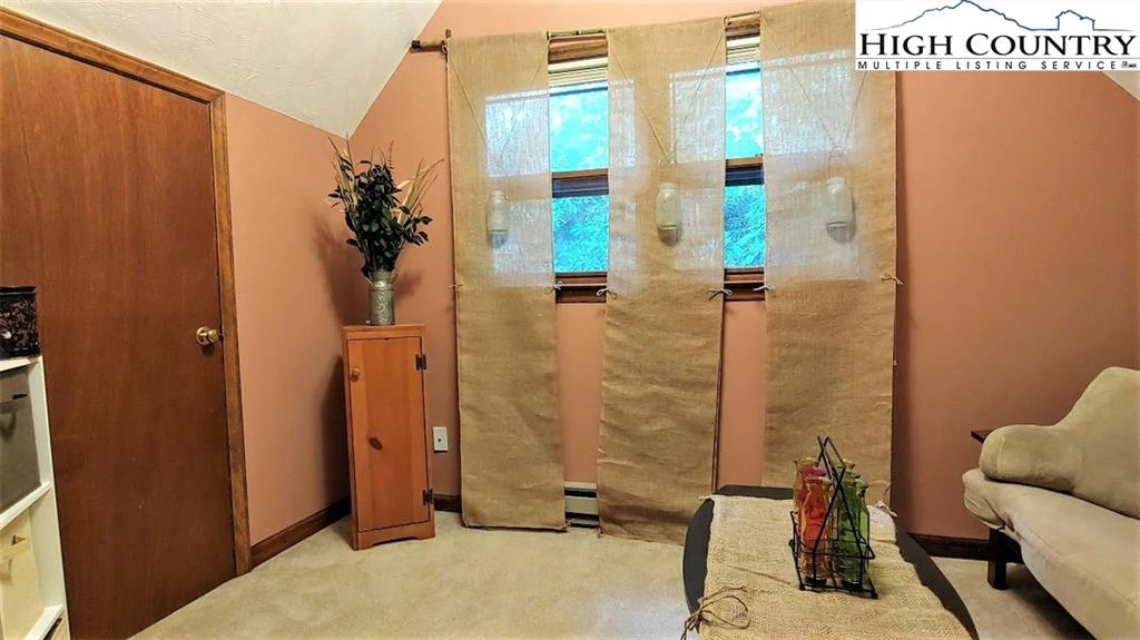Image number 8 for the current listing