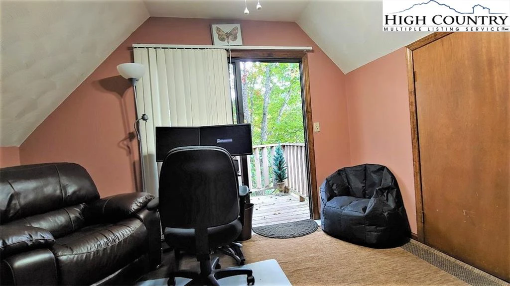 Image number 7 for the current listing