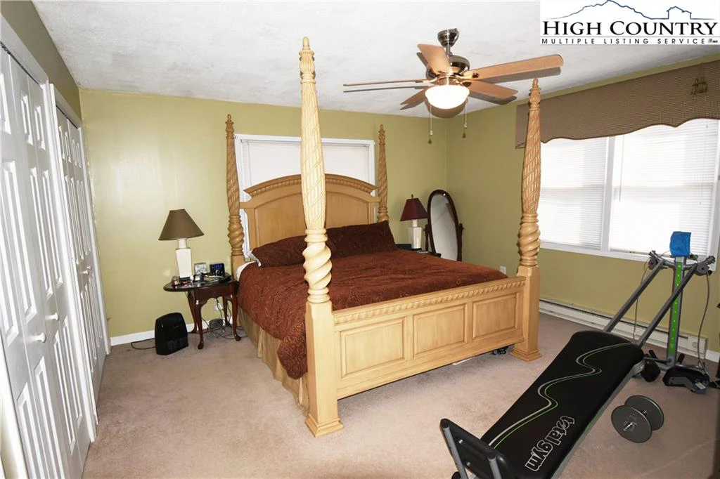 Image number 13 for the current listing