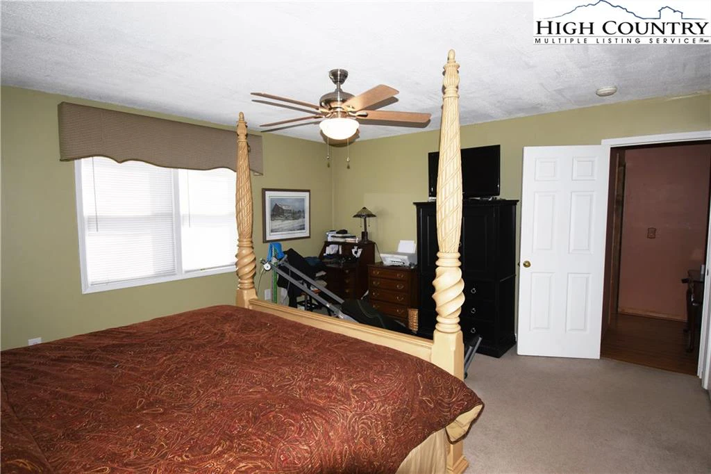 Image number 12 for the current listing