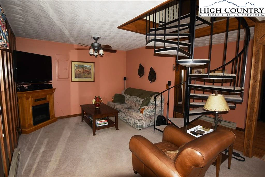 Image number 20 for the current listing