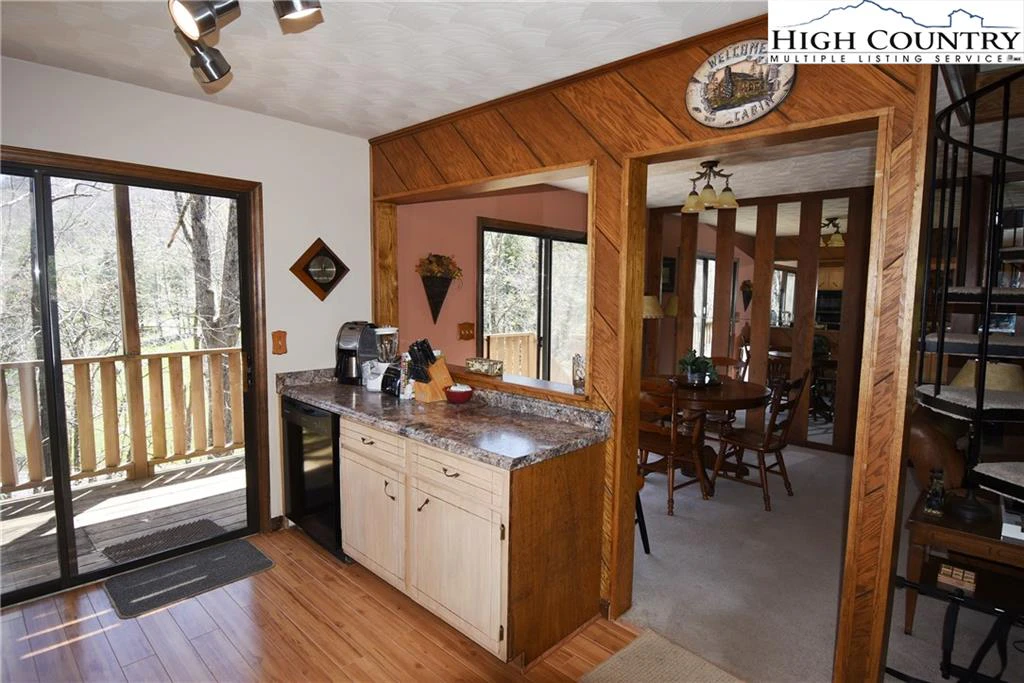 Image number 16 for the current listing