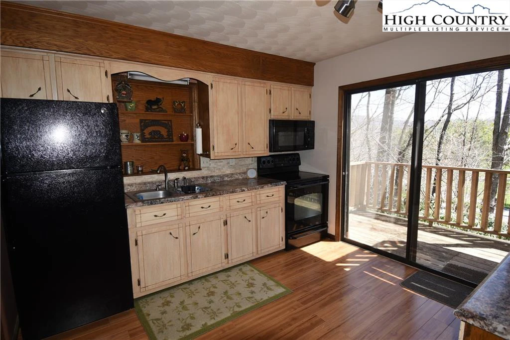 Image number 15 for the current listing