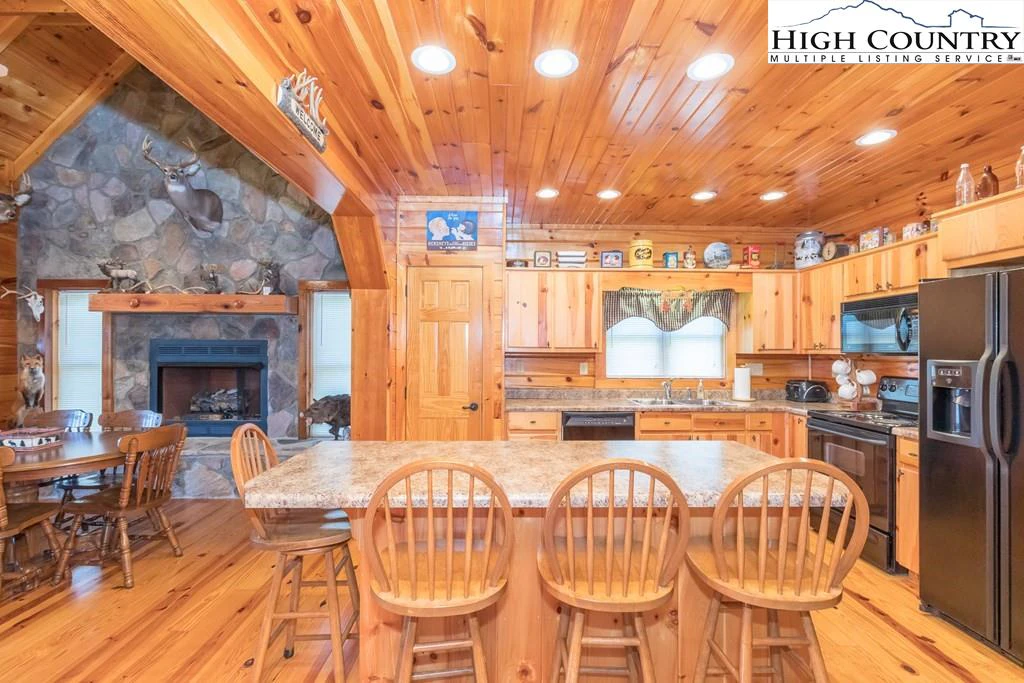 Image number 4 for the current listing