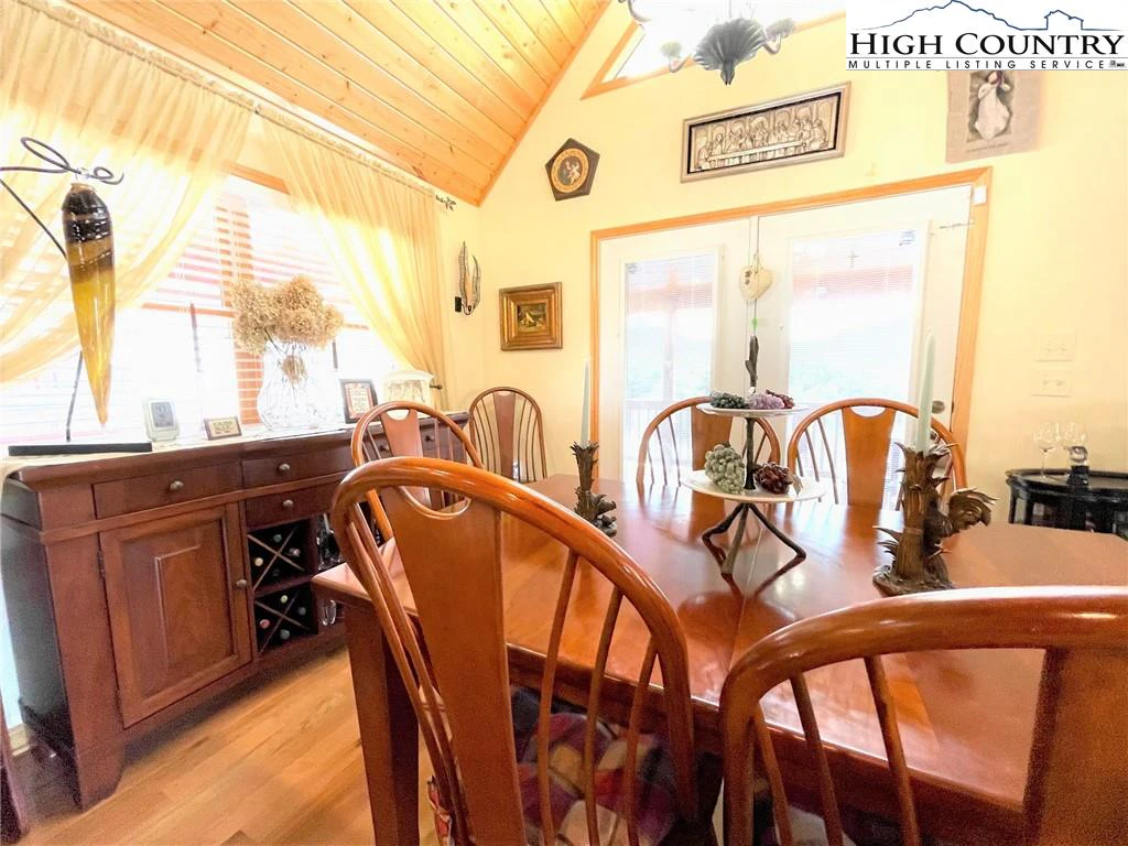 Image number 3 for the current listing