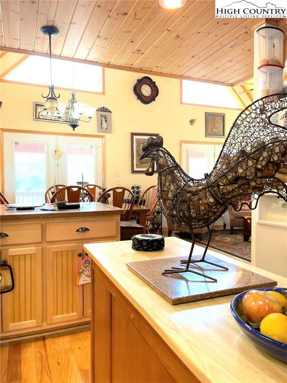 Image number 4 for the current listing