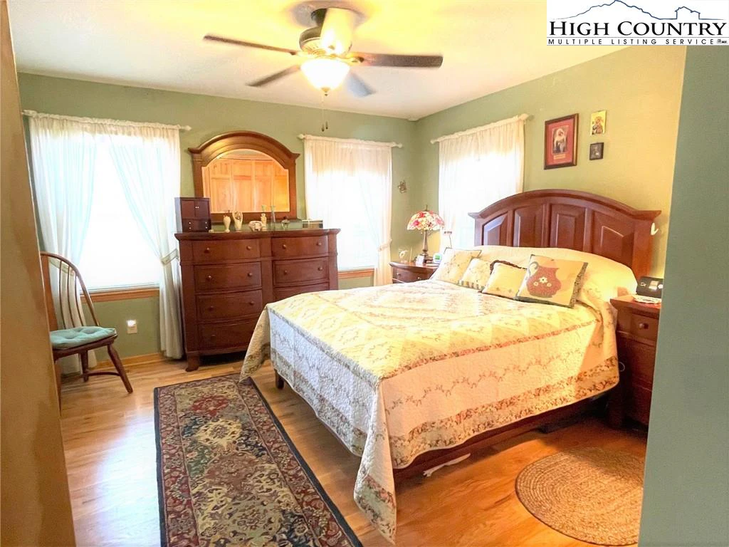 Image number 6 for the current listing