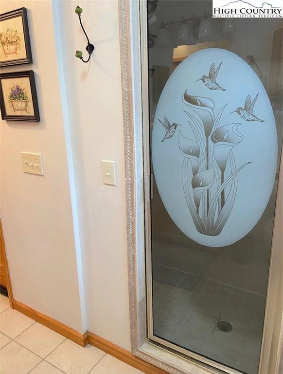 Image number 9 for the current listing