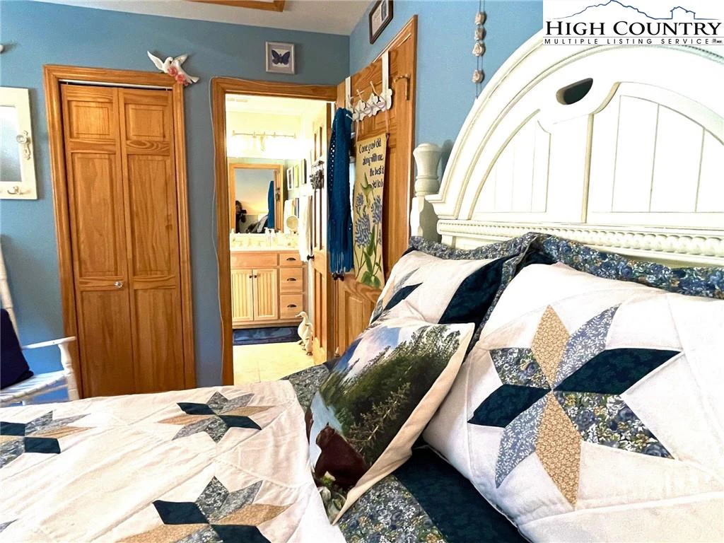 Image number 12 for the current listing