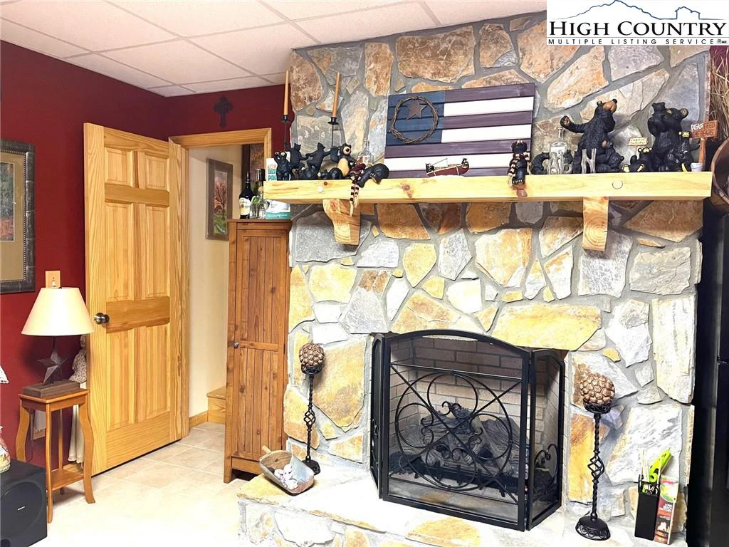 Image number 18 for the current listing
