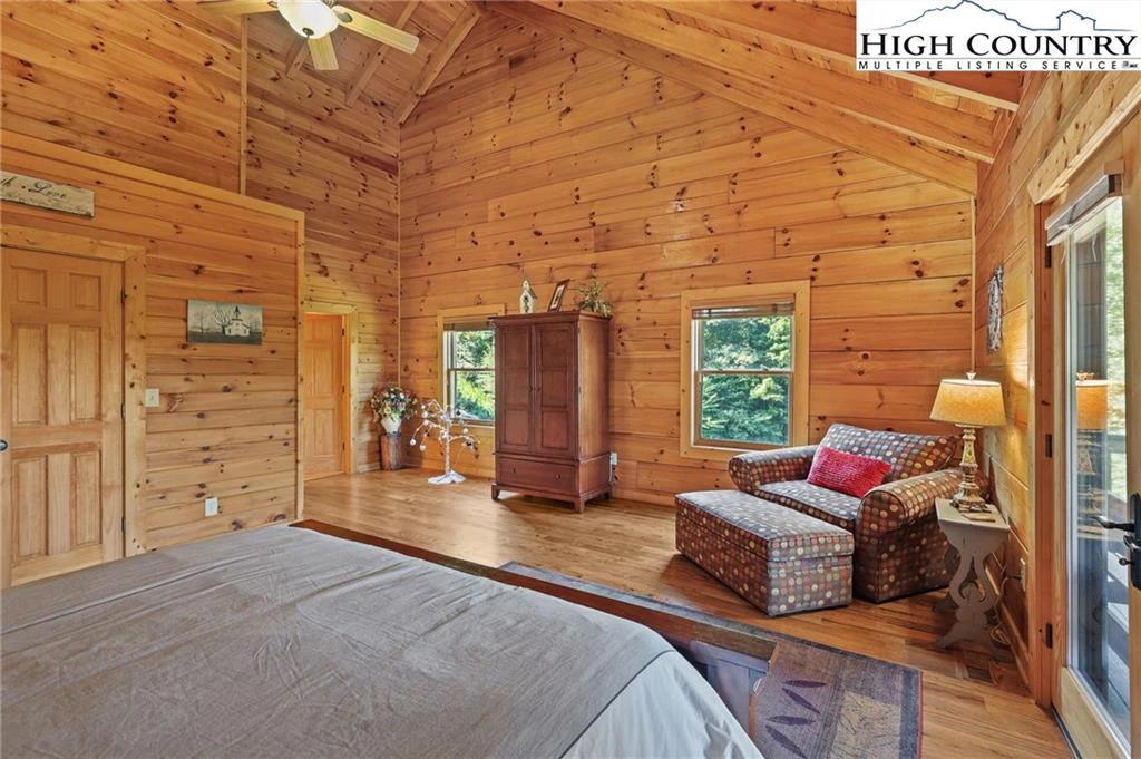 Image number 14 for the current listing