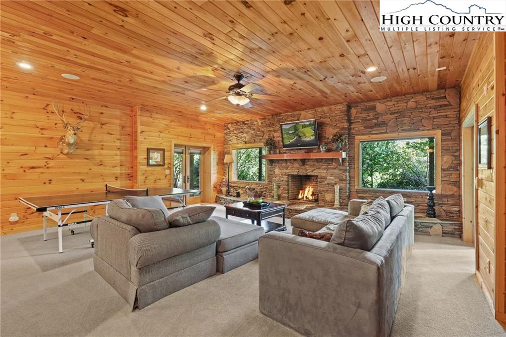 Image number 3 for the current listing