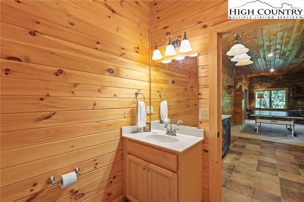 Image number 7 for the current listing