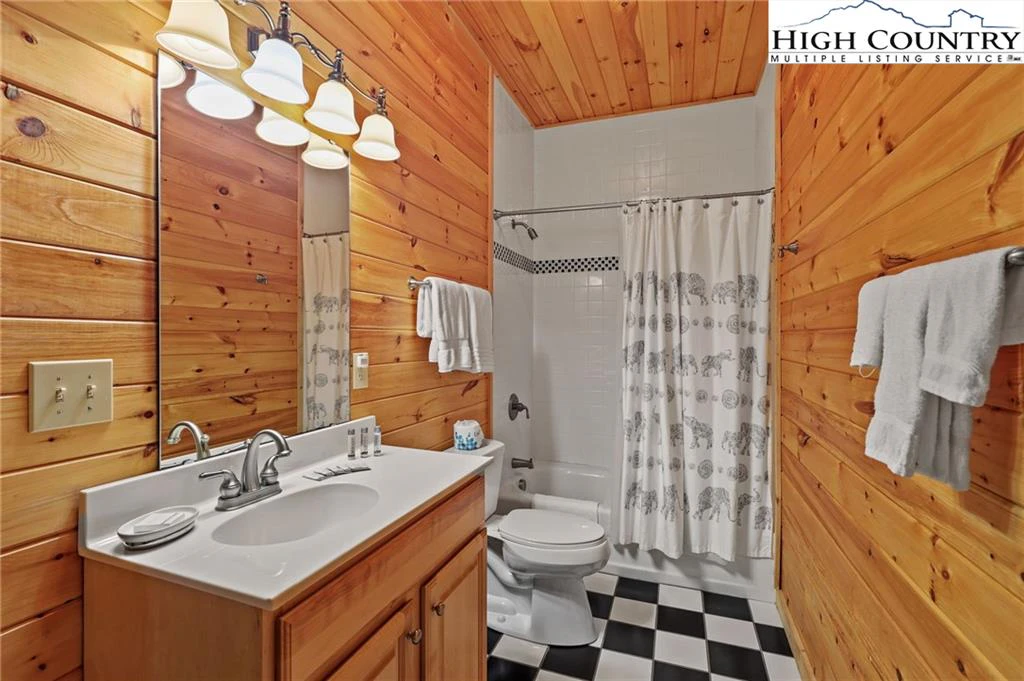 Image number 9 for the current listing