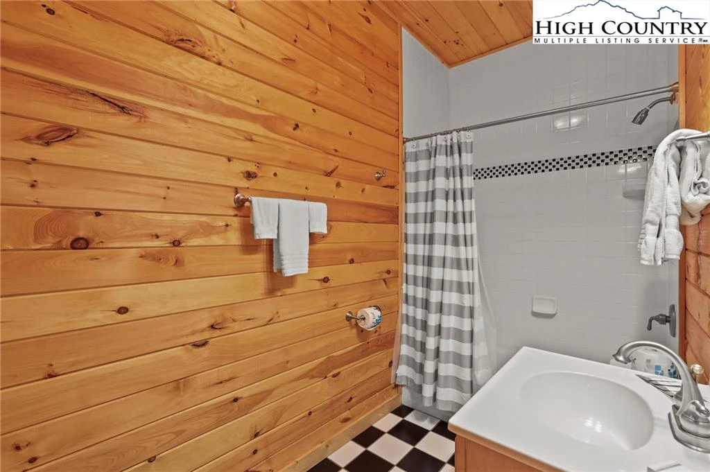 Image number 11 for the current listing