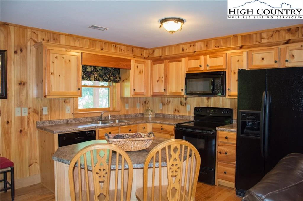 Image number 2 for the current listing