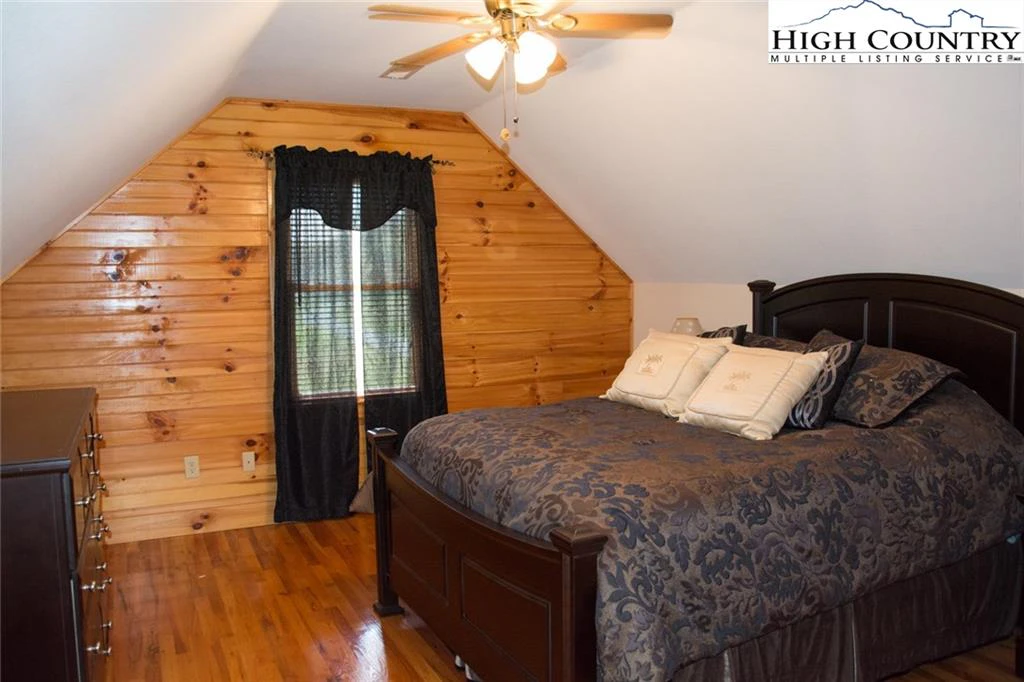 Image number 9 for the current listing