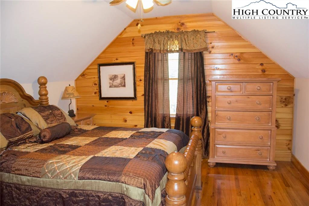 Image number 8 for the current listing