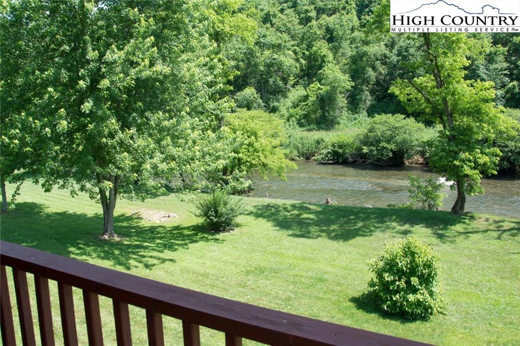 Image number 4 for the current listing