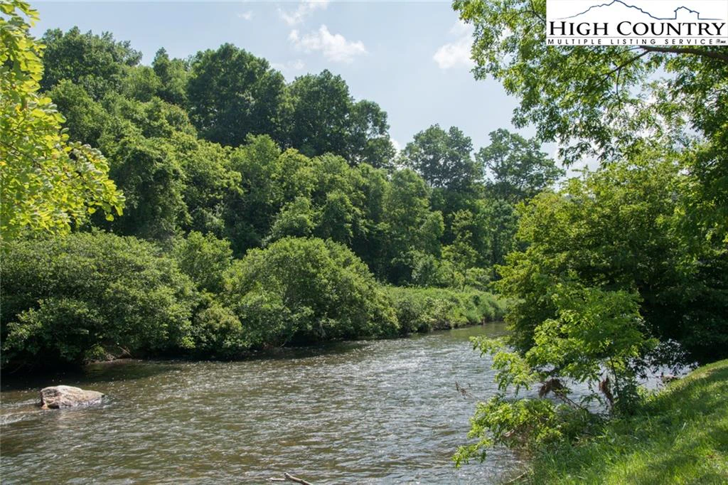 Image number 17 for the current listing