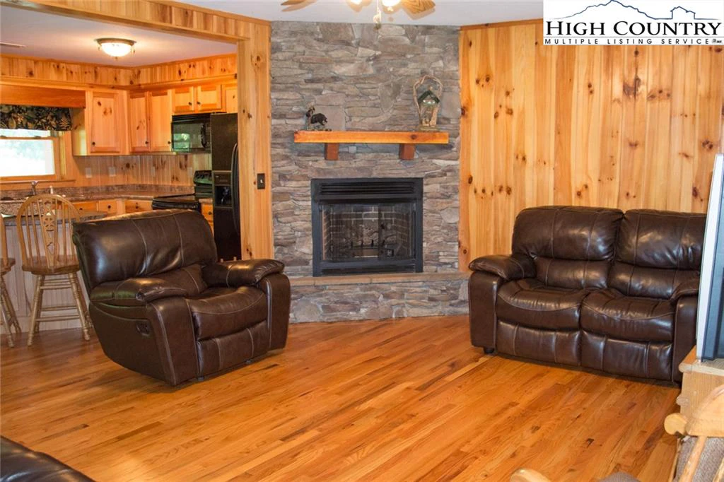 Image number 16 for the current listing