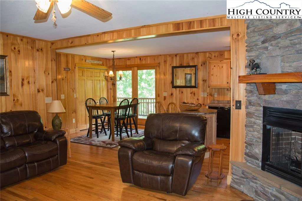 Image number 14 for the current listing