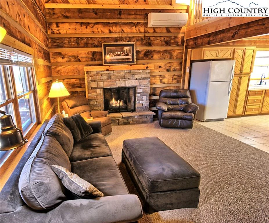 Image number 21 for the current listing