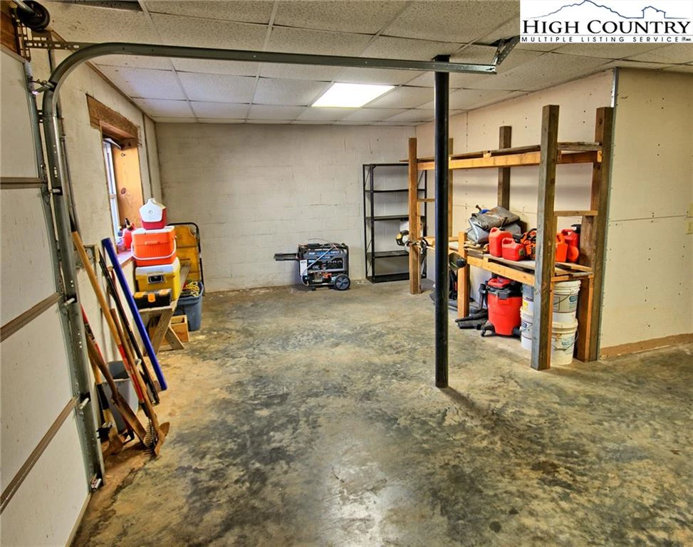 Image number 11 for the current listing