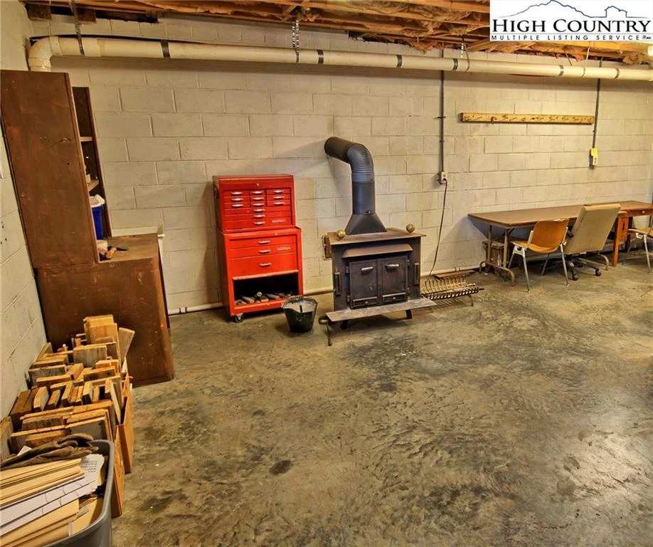 Image number 13 for the current listing