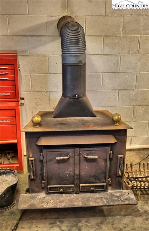 Image number 15 for the current listing