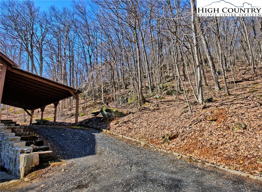 Image number 18 for the current listing