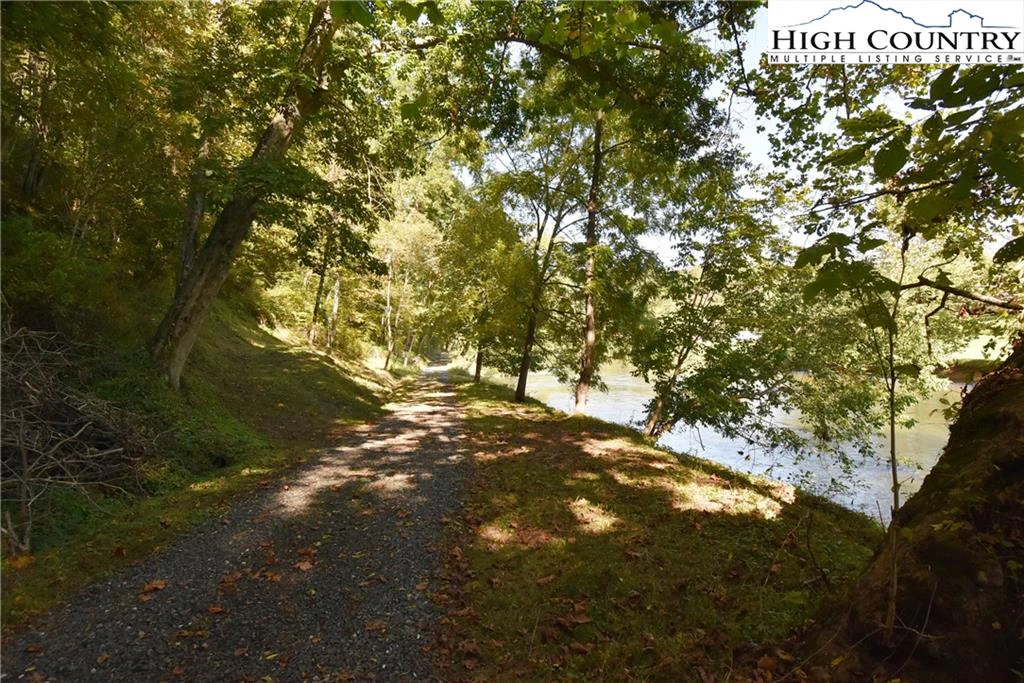 Image number 4 for the current listing