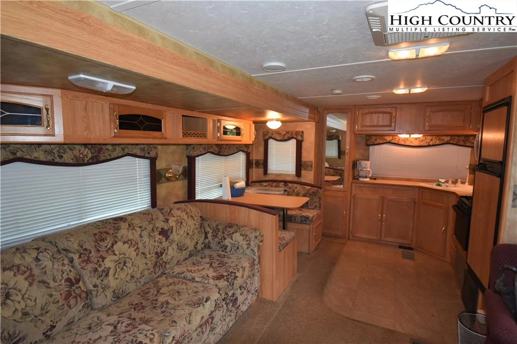 Image number 5 for the current listing