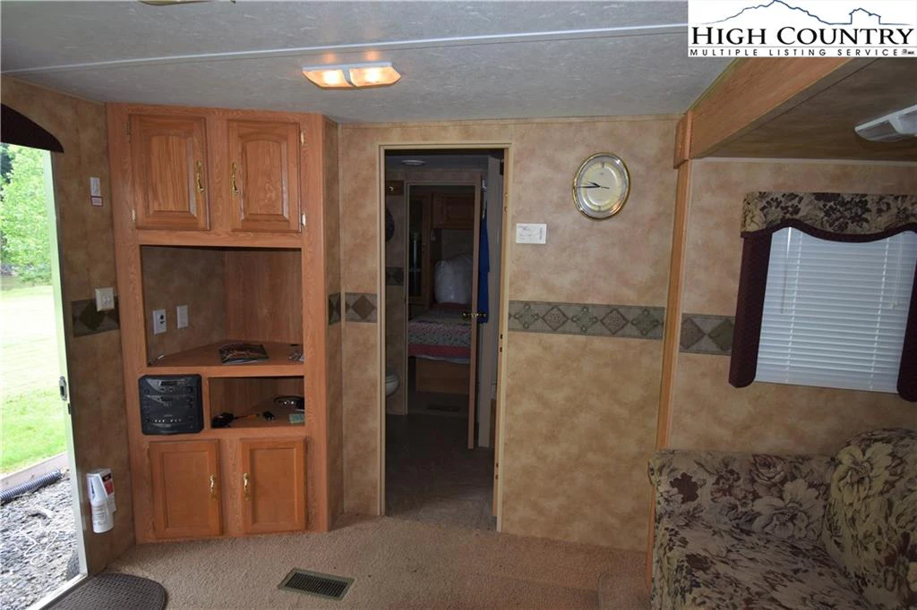Image number 8 for the current listing