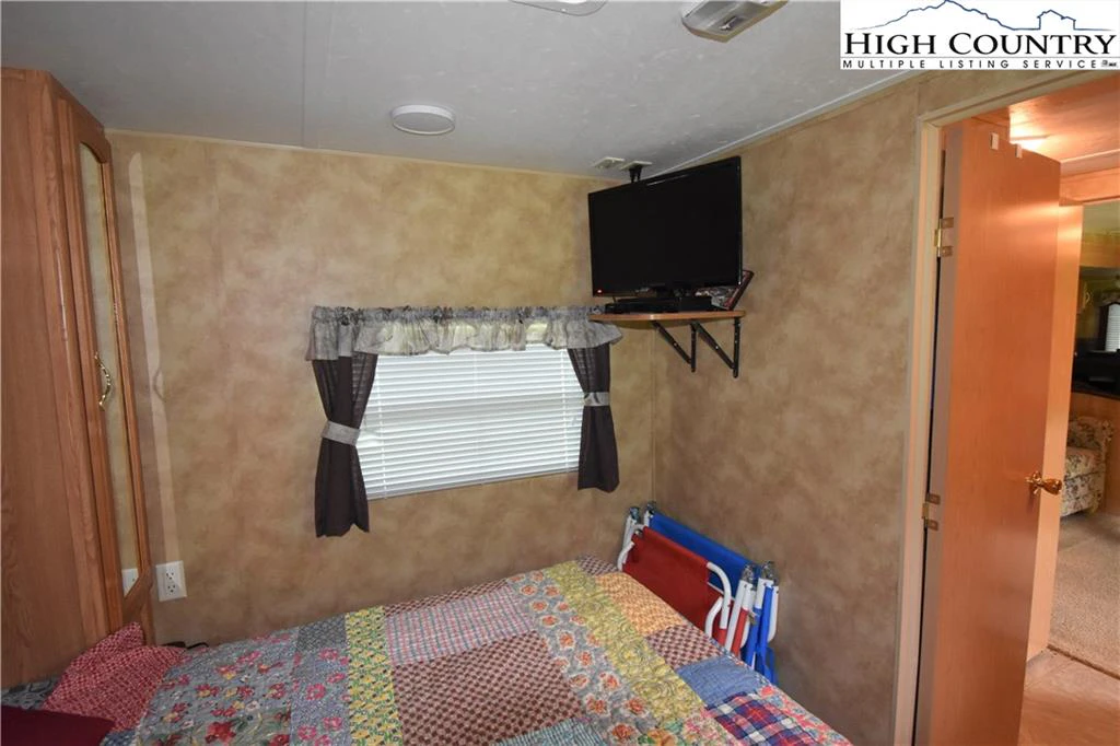 Image number 10 for the current listing