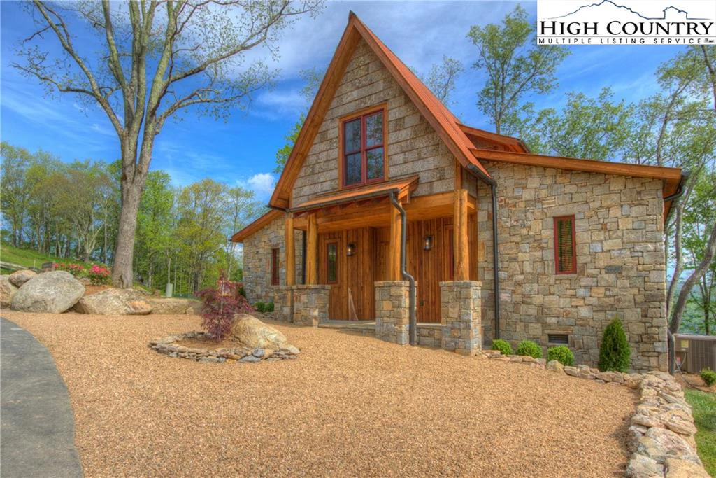 Image number 1 for the current listing