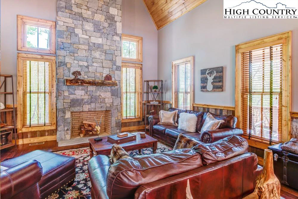 Image number 19 for the current listing