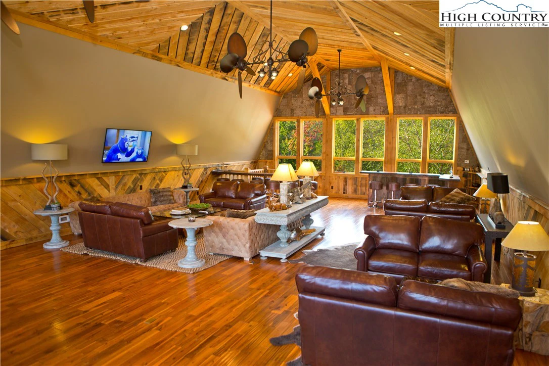 Image number 2 for the current listing