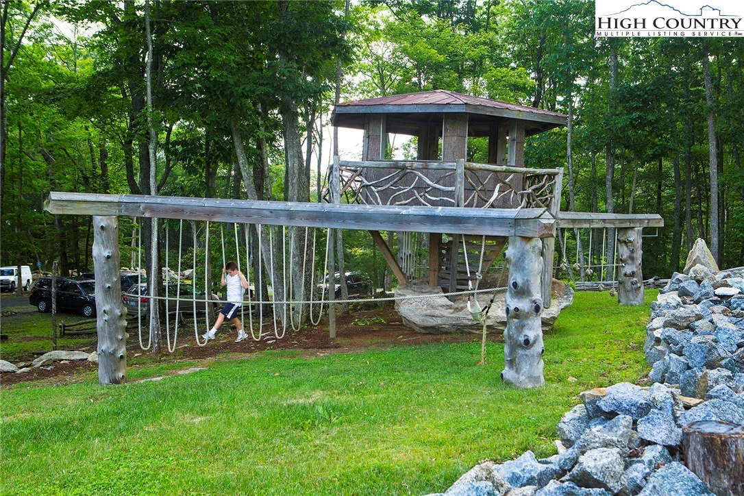 Image number 19 for the current listing