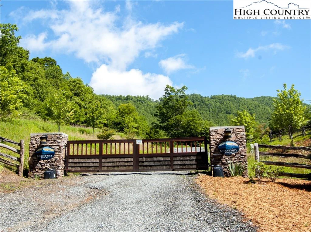 Image number 3 for the current listing