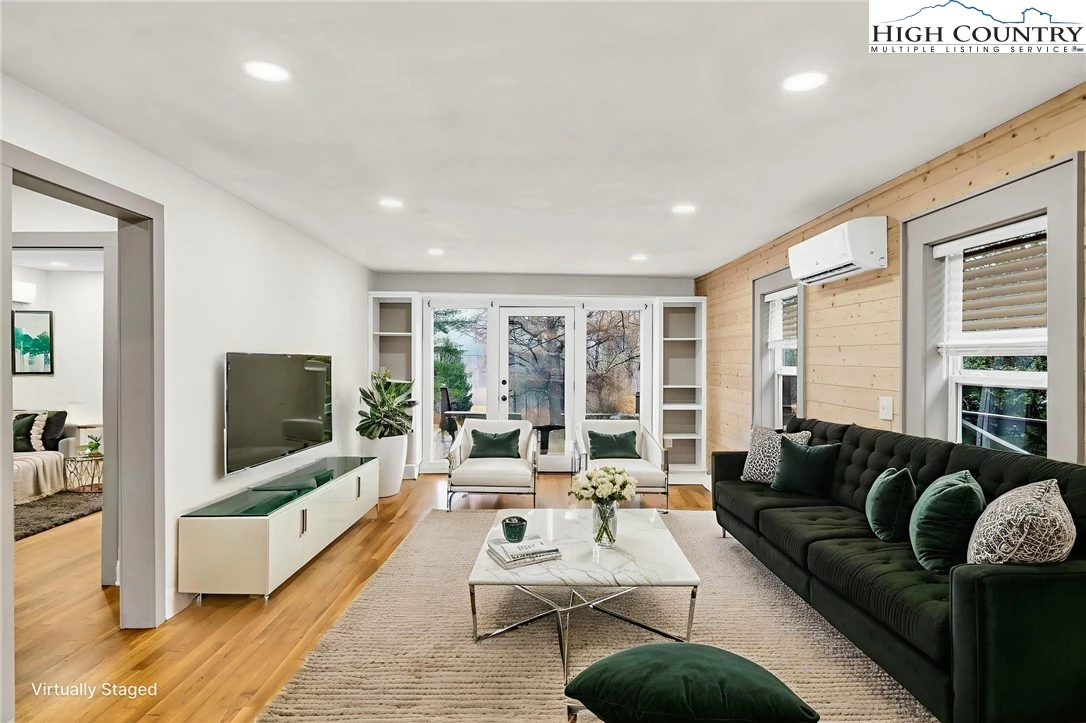 Image number 3 for the current listing