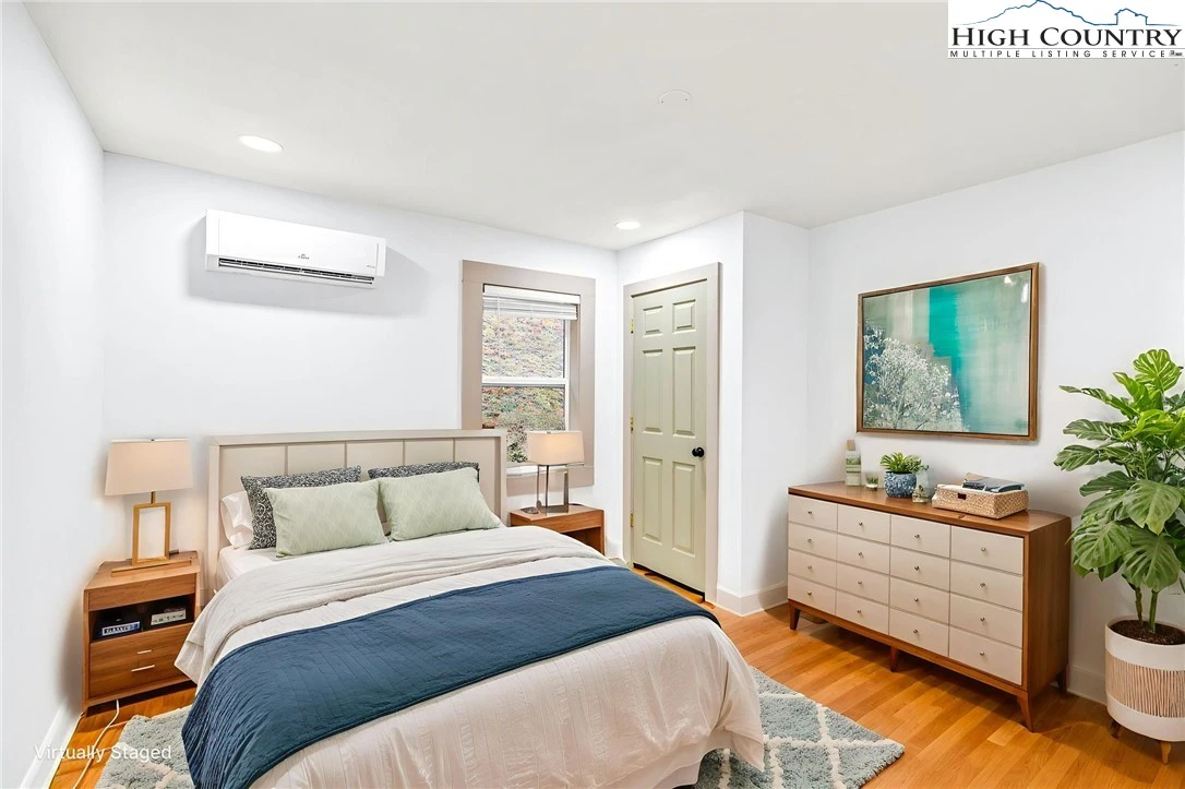 Image number 5 for the current listing