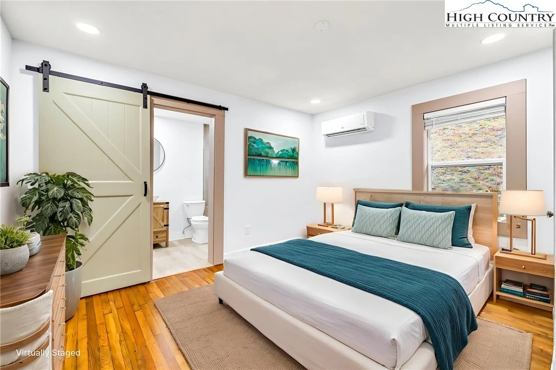 Image number 9 for the current listing