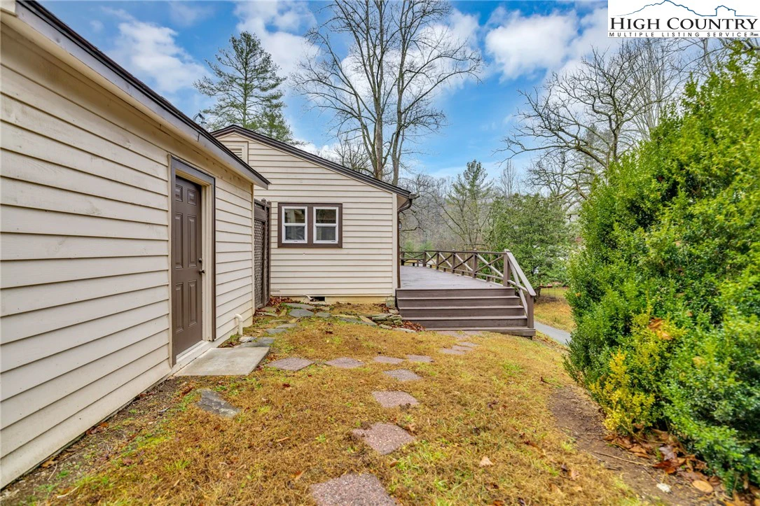 Image number 13 for the current listing