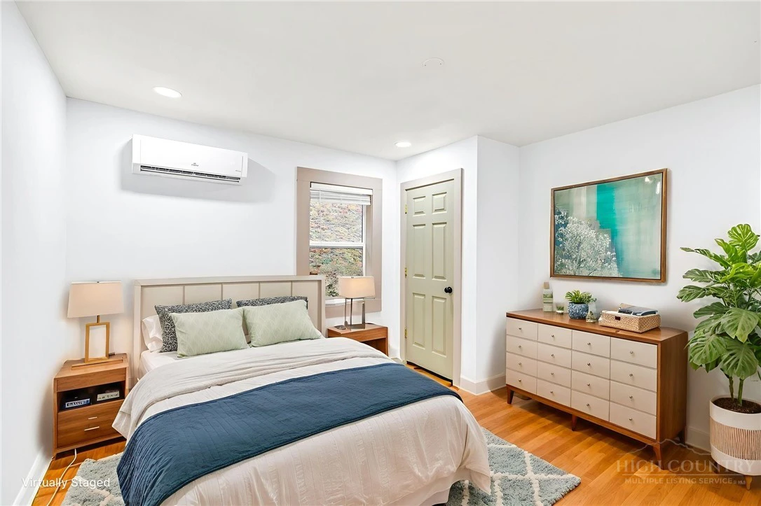 Image number 20 for the current listing