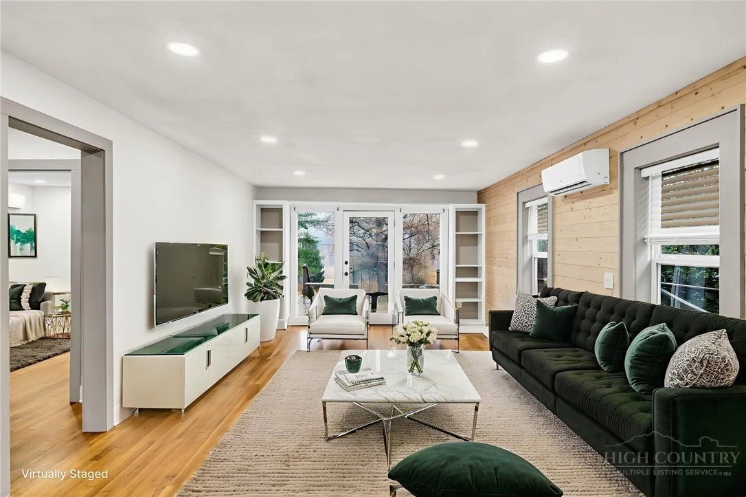 Image number 4 for the current listing