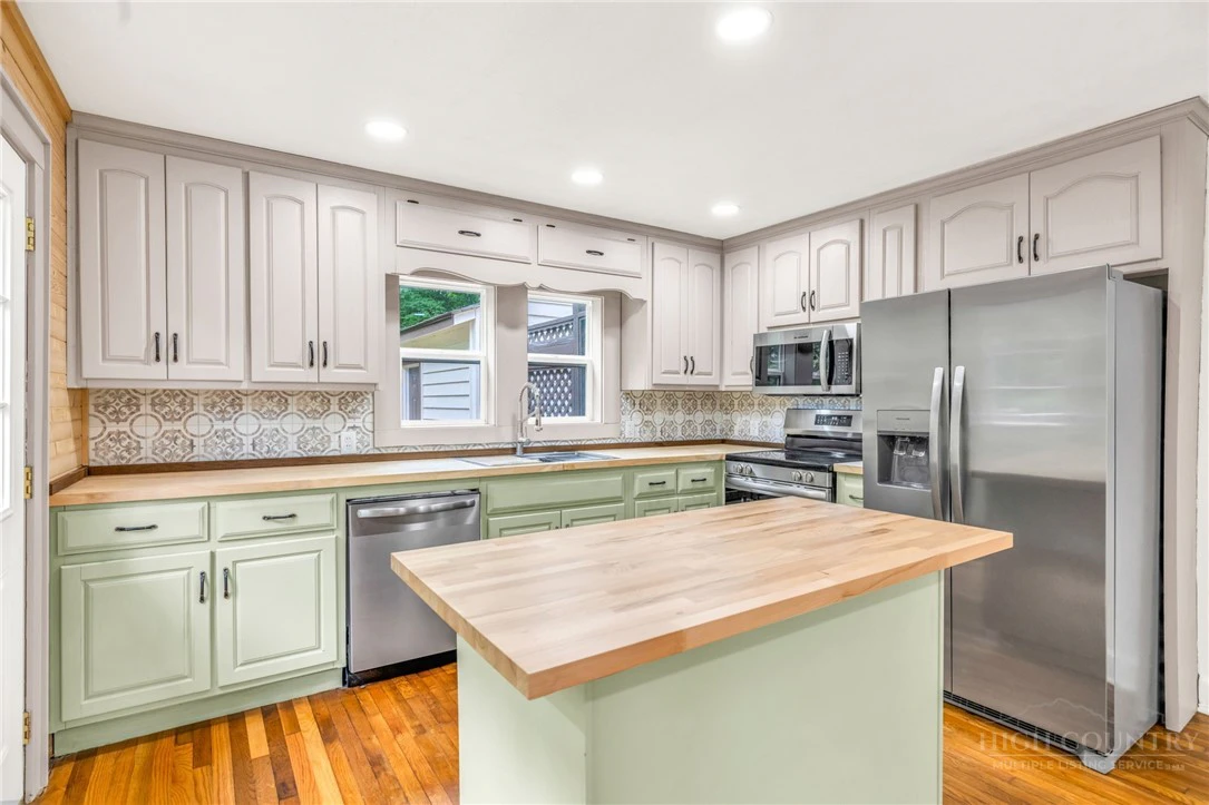 Image number 10 for the current listing