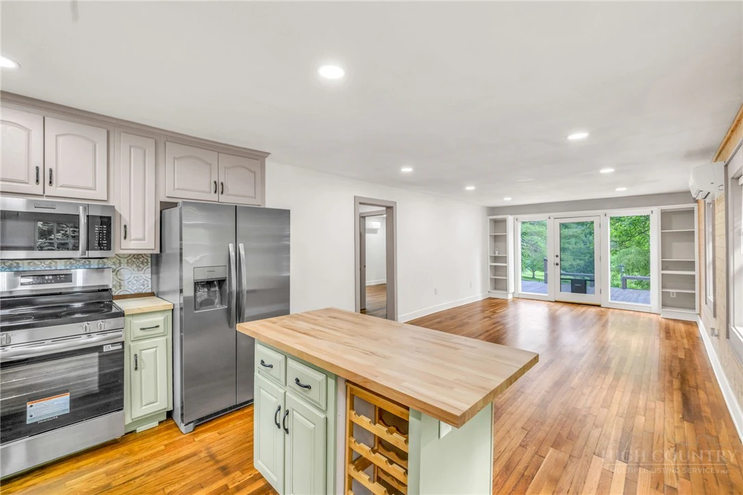 Image number 14 for the current listing