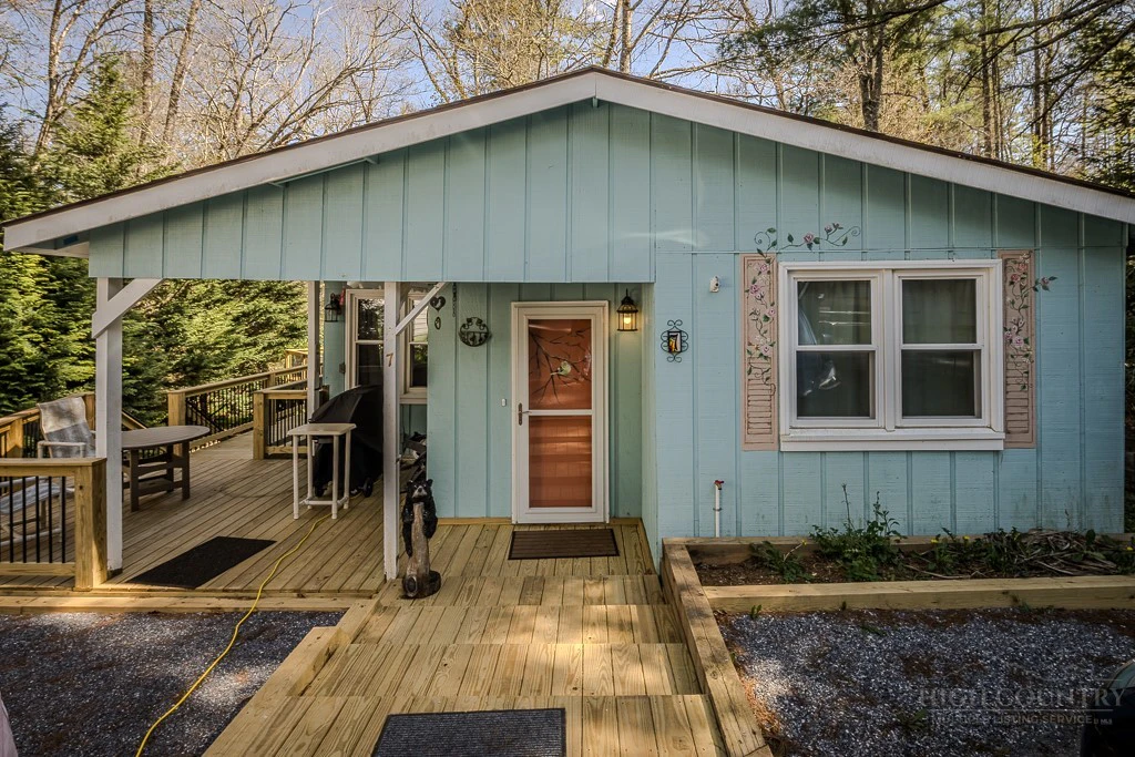 Image number 1 for the current listing